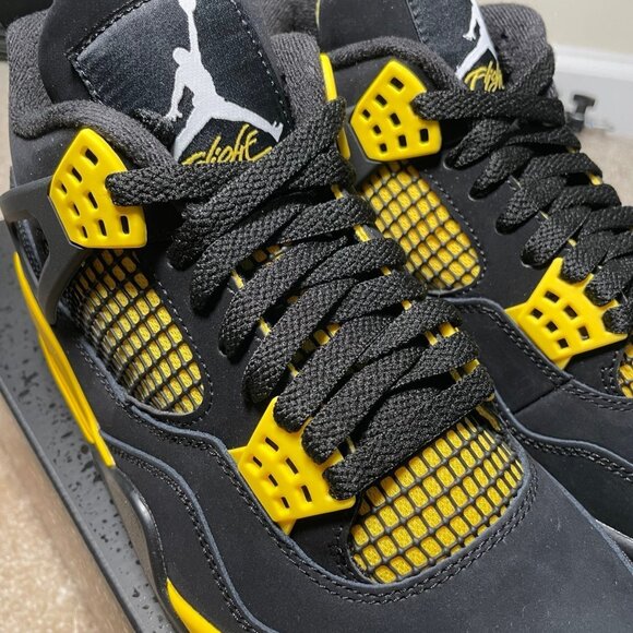 Men AIR JORDAN 4 Thunder - Picture 3 of 5